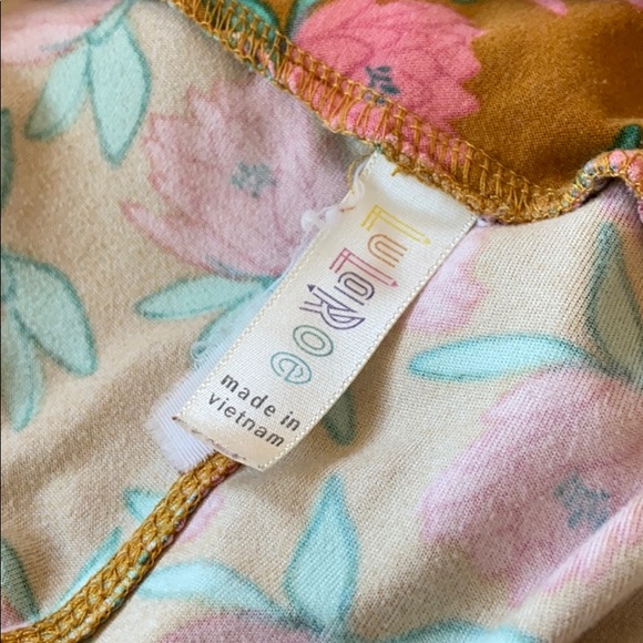 (Tall & Curvy) LuLaroe Water Lily Leggings - Picture 4 of 5